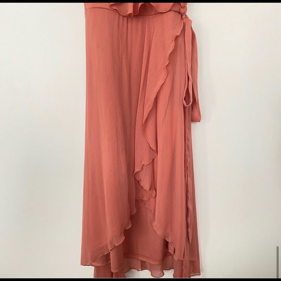 Beautiful flowy peach midi dress - Picture 2 of 7